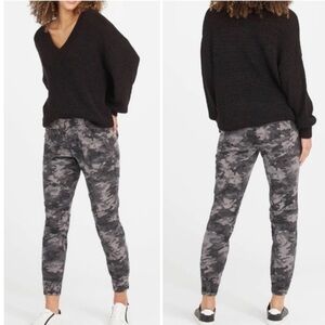 Spanx Stretch Twill Cargo Jogger Pants in Camo Size XS